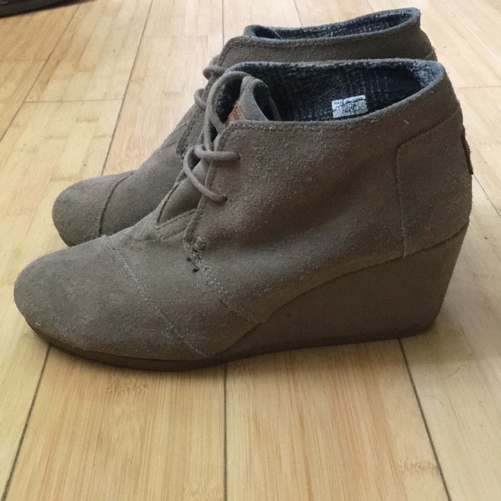 TOMS wedges